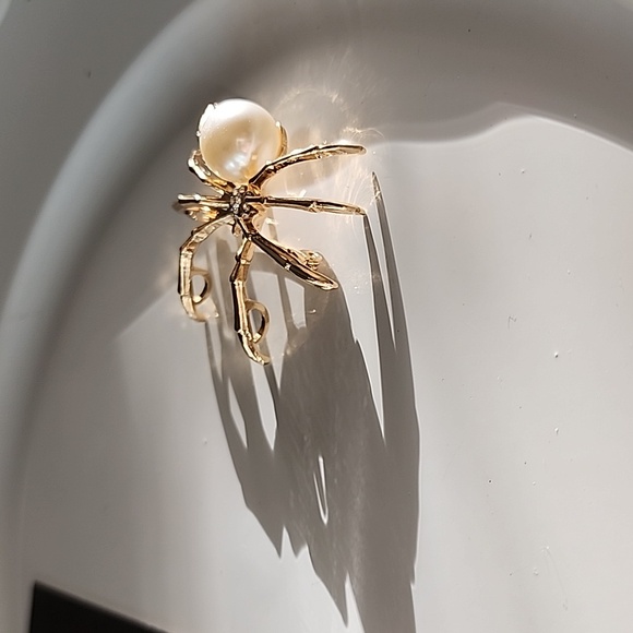 SPIDER Brooch Necklace Combo Simulated Pearl Gold - Picture 4 of 5